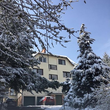 Romantic Two Bedroom Apartments In The Hills Of Budapest With Private Parking Budapeste Exterior foto